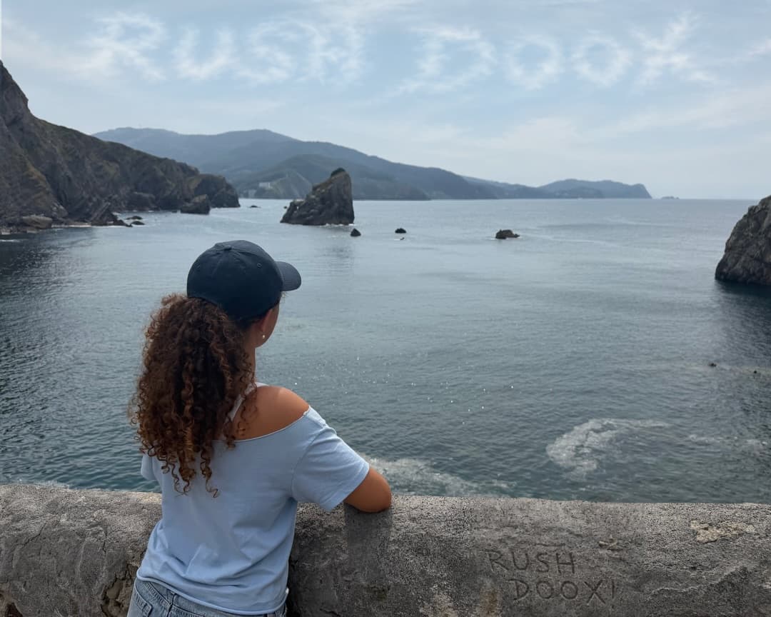 A Doox member overlooking the ocean beside a Rush Doox message
